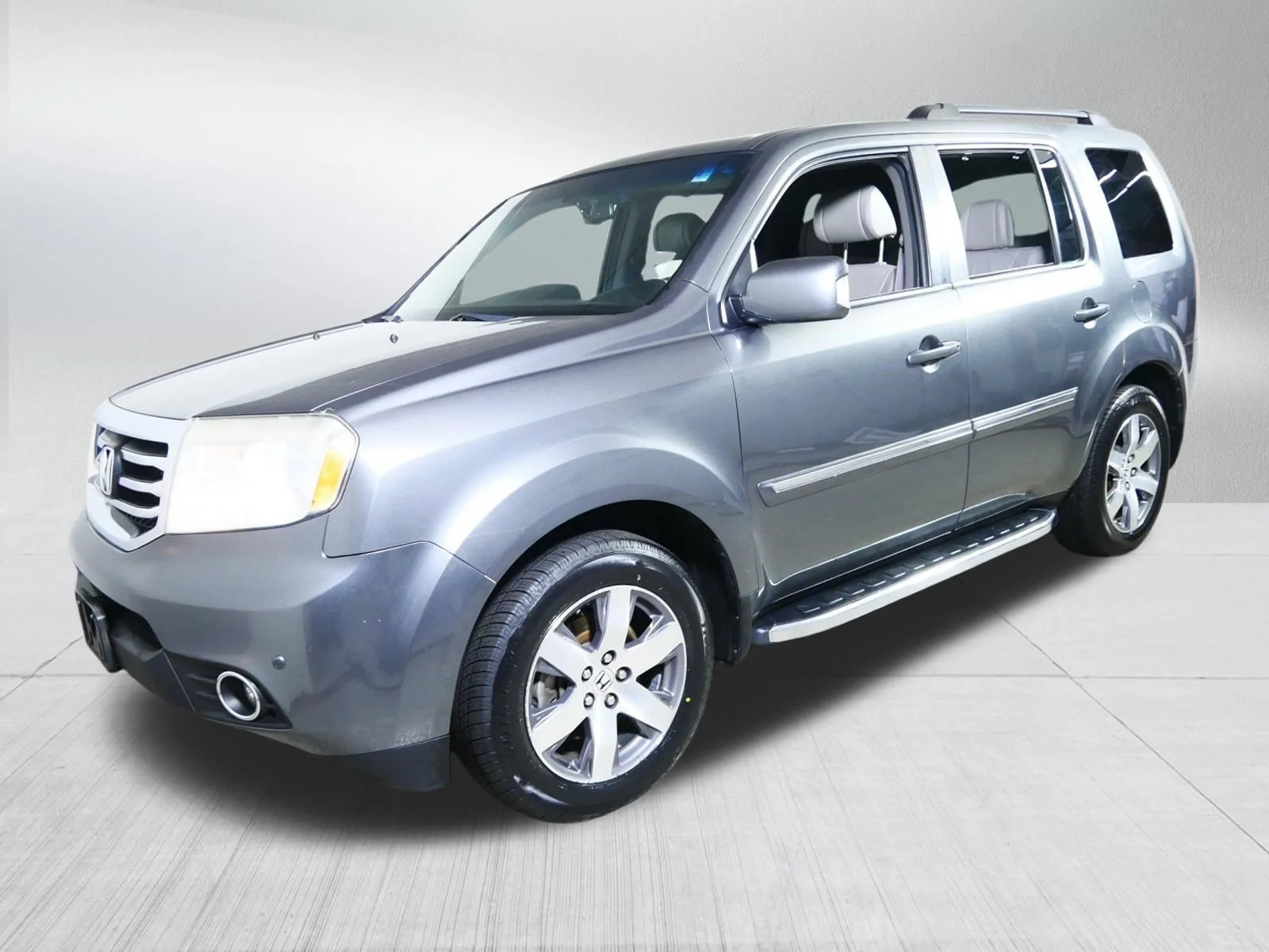 Used 2013 Polished Metal Metallic Honda Touring image 3