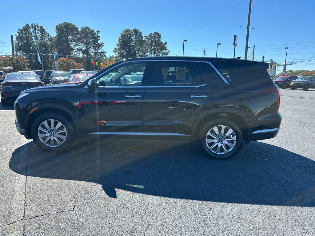 Used 2025 Black Hyundai SE image 6
