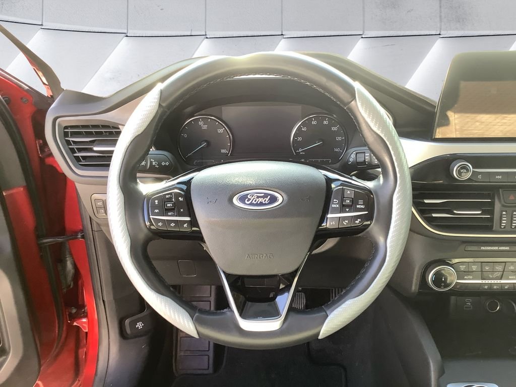 Used 2022 Red Ford SE image 9