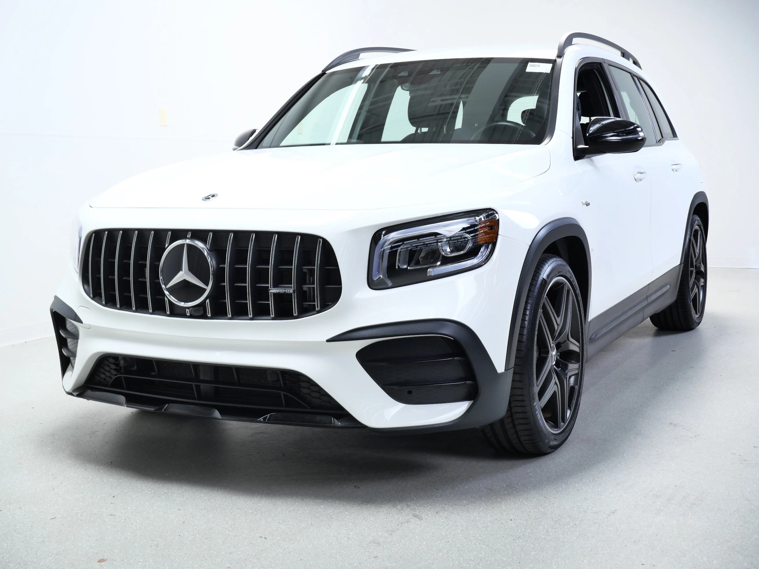 Used 2022 Polar White Mercedes-Benz AMG® GLB 35 4MATIC SUV image 12