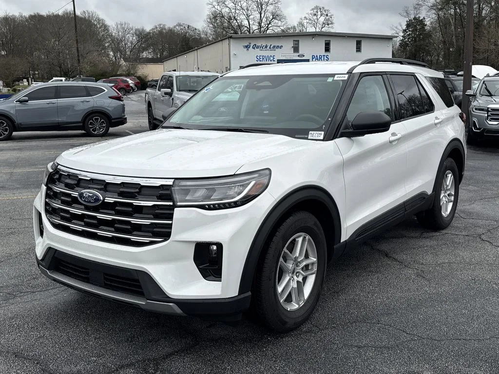New 2026 Star White Metallic Tri-Coat Ford Active image 3