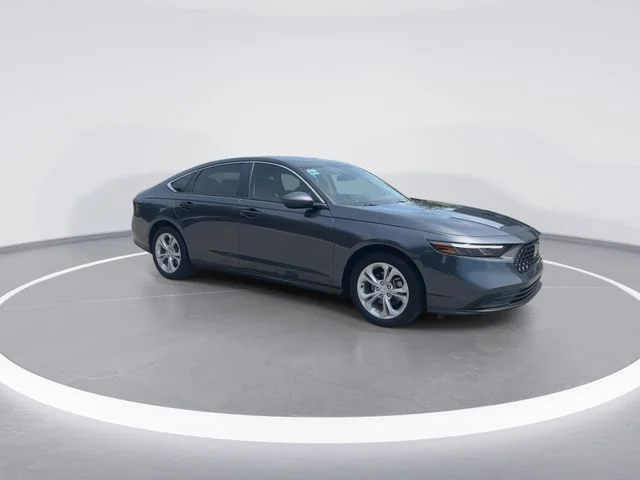 Used 2023  Honda LX image 2