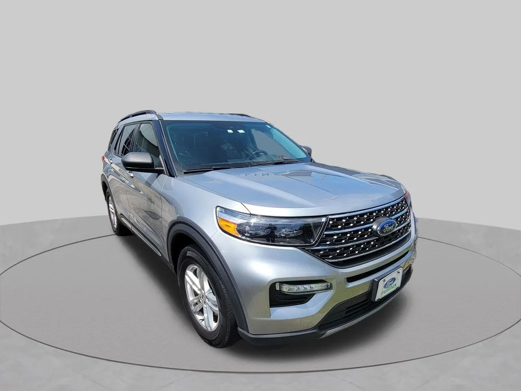 Used 2023 Silver Ford XLT image 1