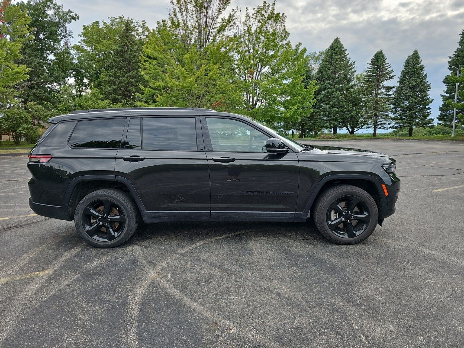 Certified Used 2023 Rocky Mountain Pearlcoat Jeep Limited image 6