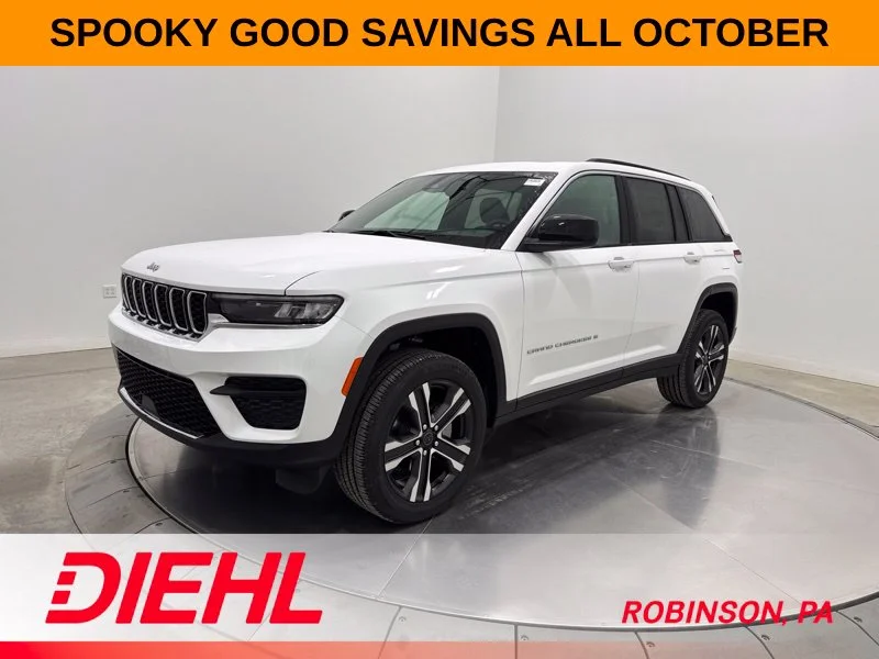New 2027 Bright White Clear-Coat Paint Jeep Laredo X image 3