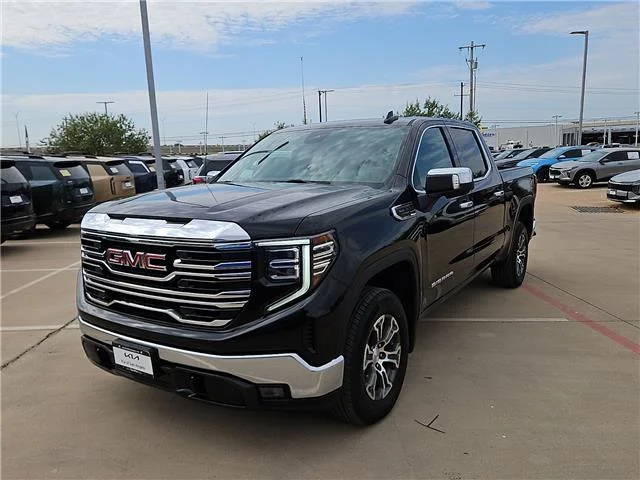 Used 2025 Onyx Black GMC SLT 4x4 Crew Cab 5.75 ft. box 147.4 in. WB image 1