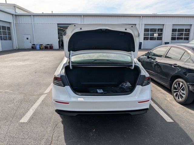 New 2026 Platinum White Pearl Honda LX image 4