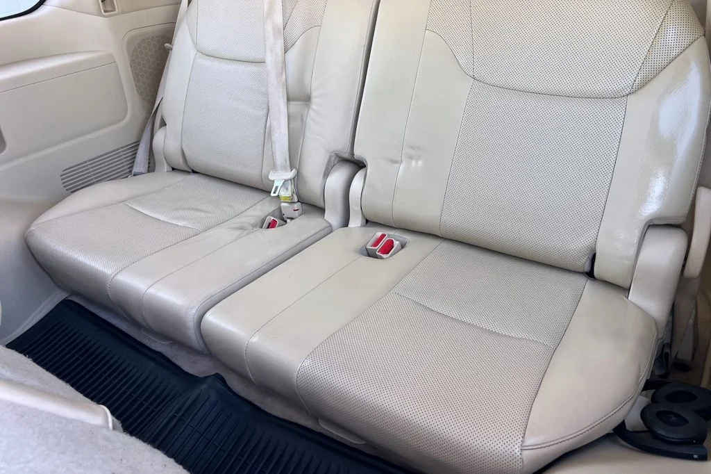 Used 2017  Lexus 570 image 17