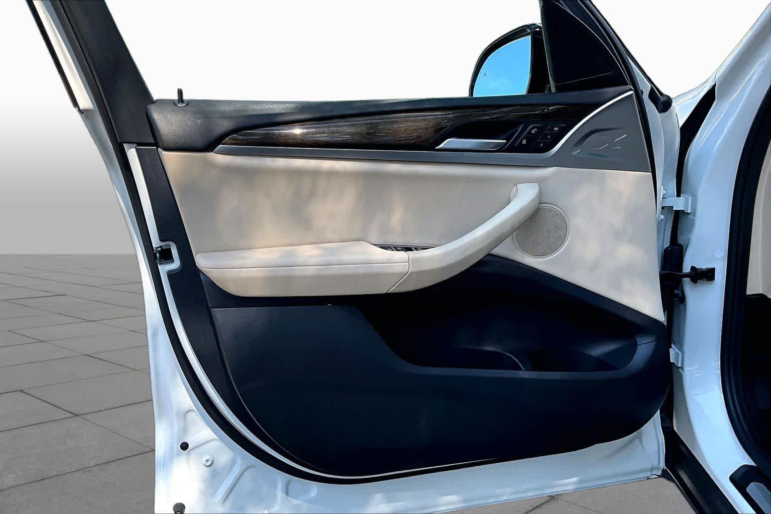 Used 2019 Alpine White BMW sDrive30i image 22