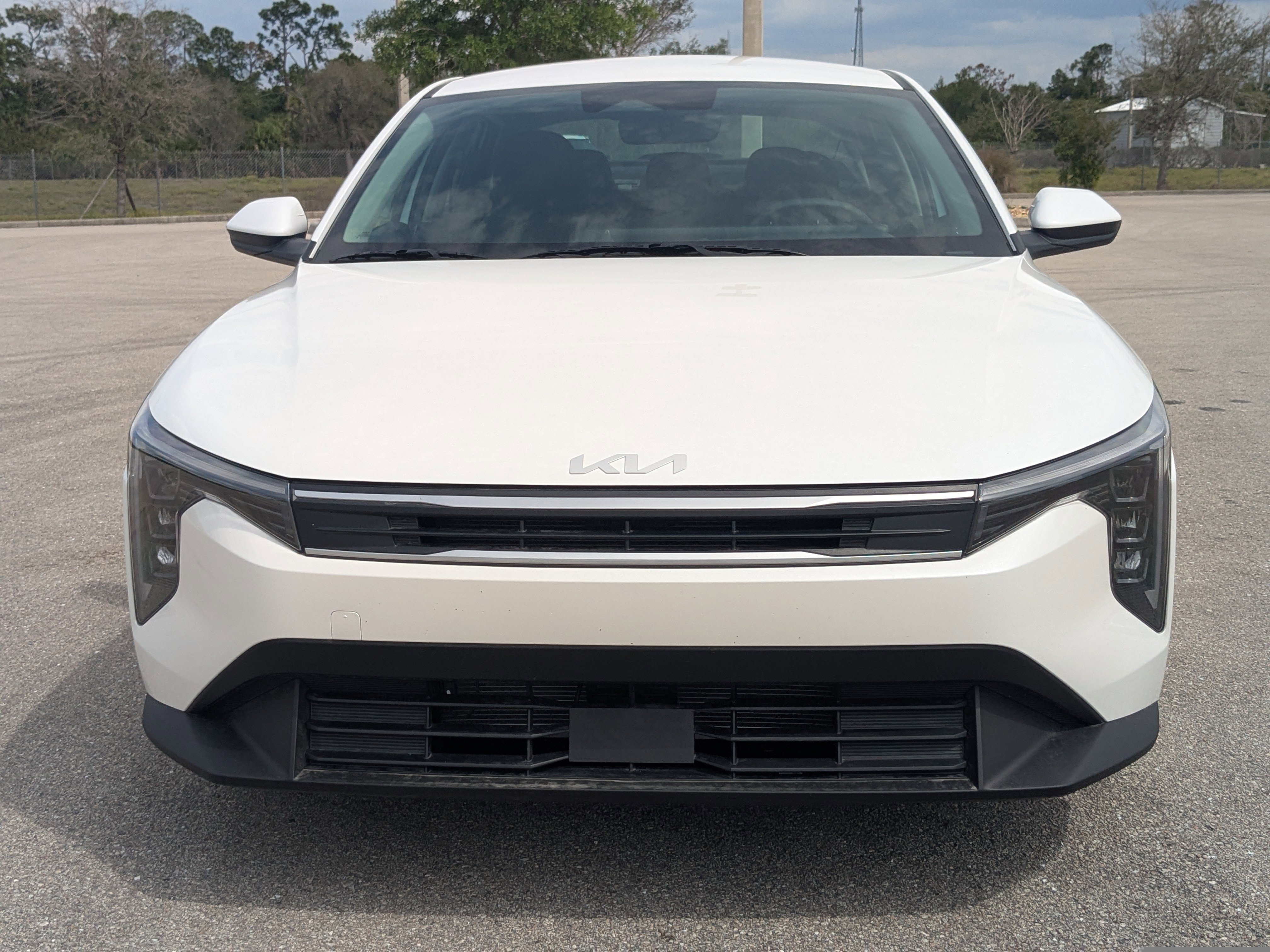 New 2026 Snow White Pearl Kia LX image 3