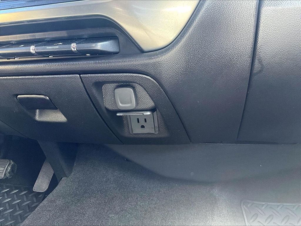 Used 2018 Silver Chevrolet LT image 27