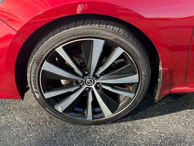 Used 2022 Red Nissan 2.5 SR image 15