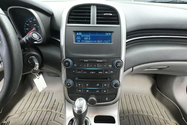 Used 2015 White Chevrolet LS image 25
