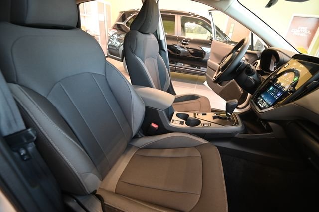 New 2026 CRYSTAL WHITE PEARL Subaru Premium image 20