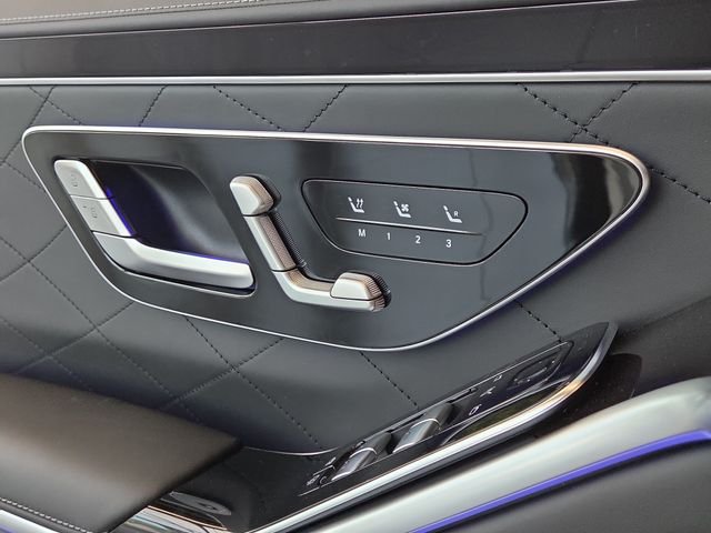 New 2026 MANUFAKTUR Moonlight White Metallic Mercedes-Benz S580 image 18