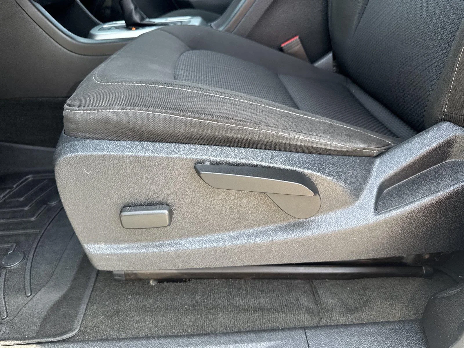 Used 2018 SILVER ICE METALLIC Chevrolet 2WD LT image 12