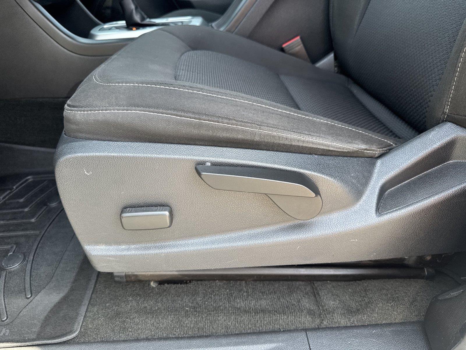 Used 2018 SILVER ICE METALLIC Chevrolet 2WD LT image 12