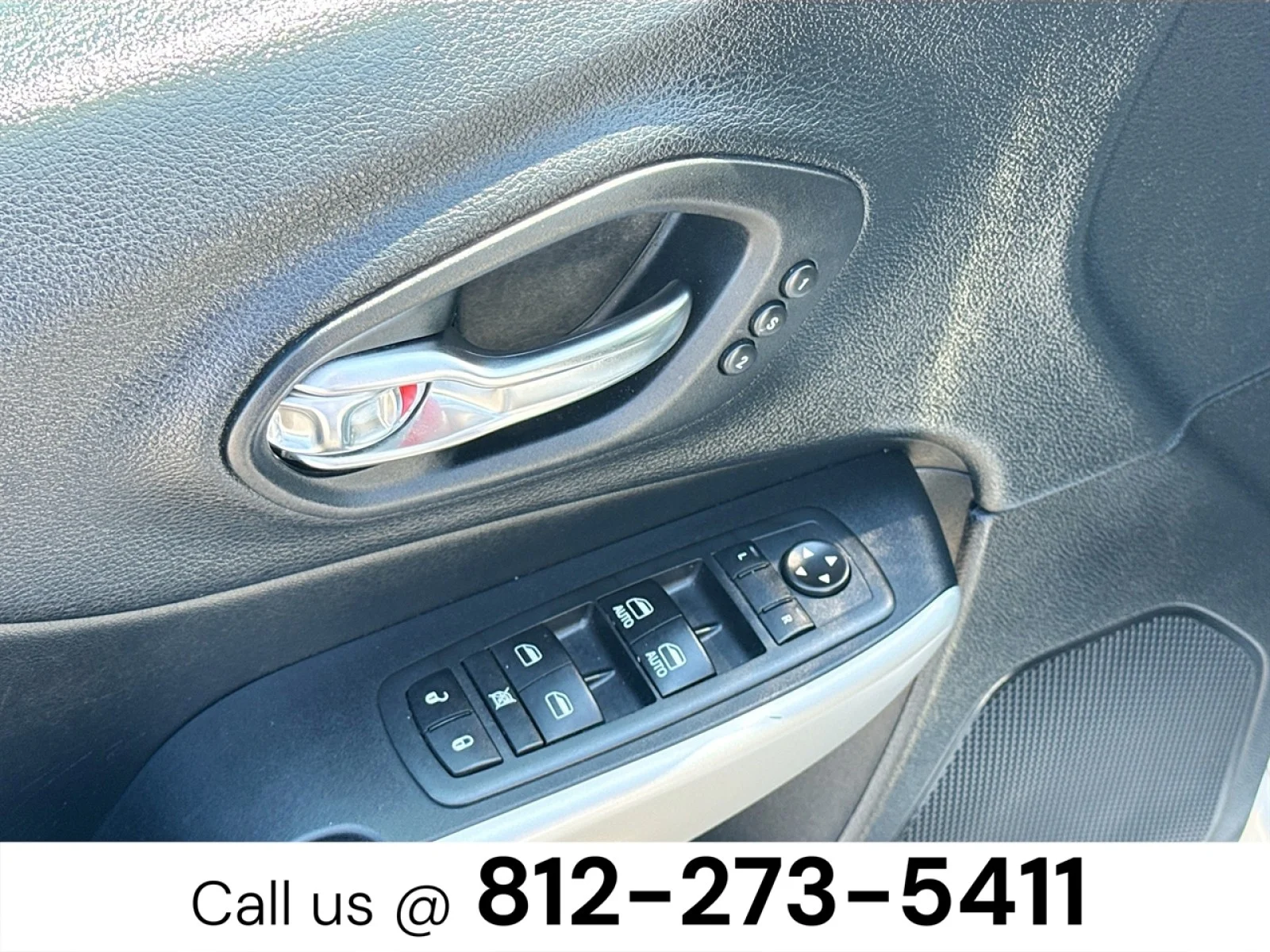 Used 2017  Jeep Overland image 18