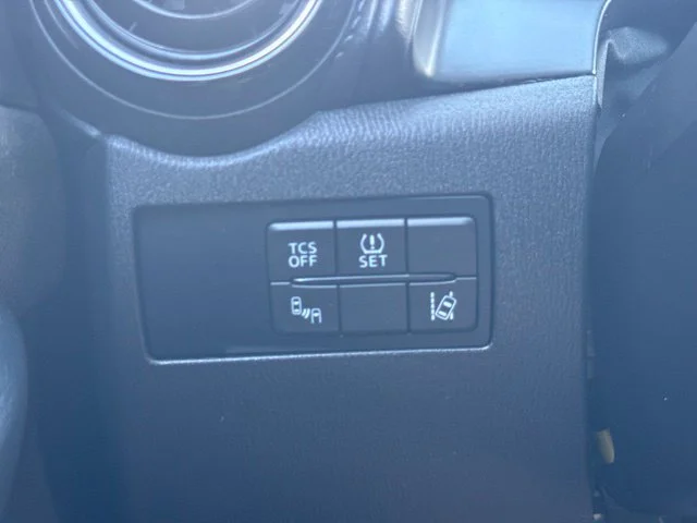 Used 2016 Red Mazda Grand Touring image 17
