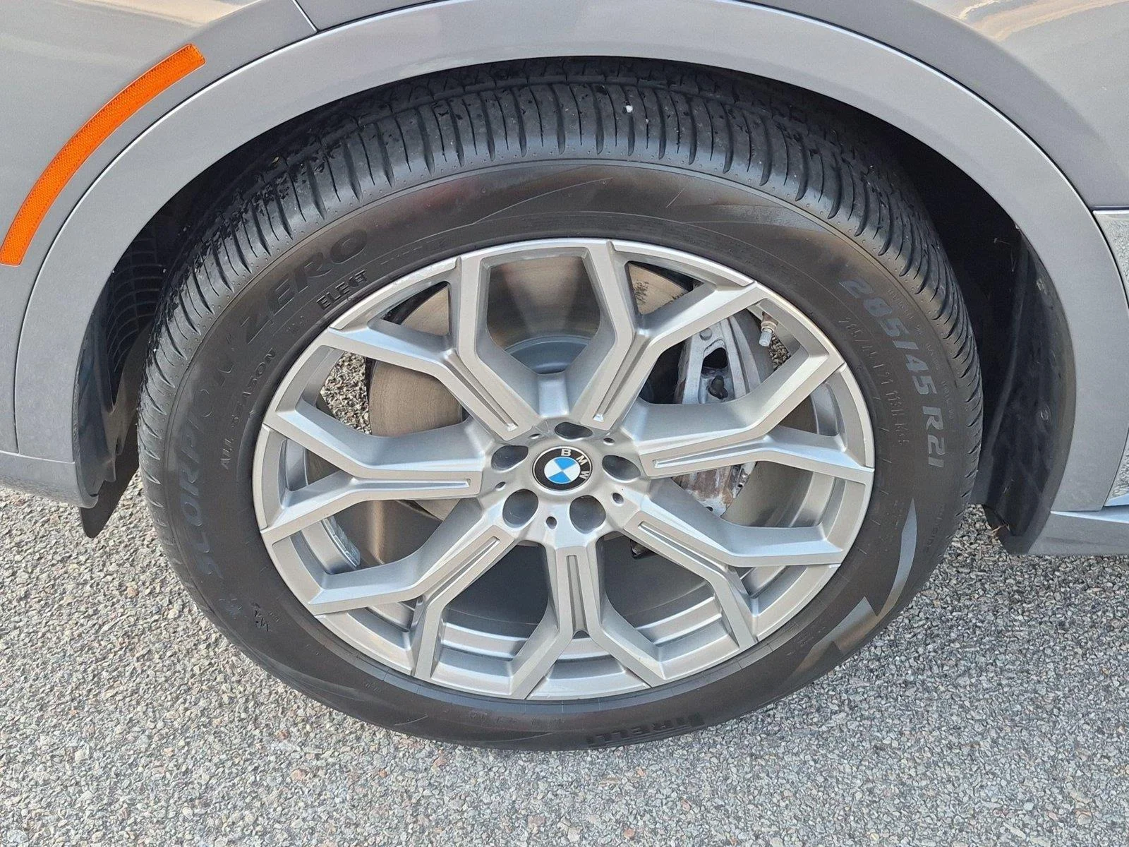 Used 2024 Skyscraper Grey Metallic BMW xDrive40i image 9