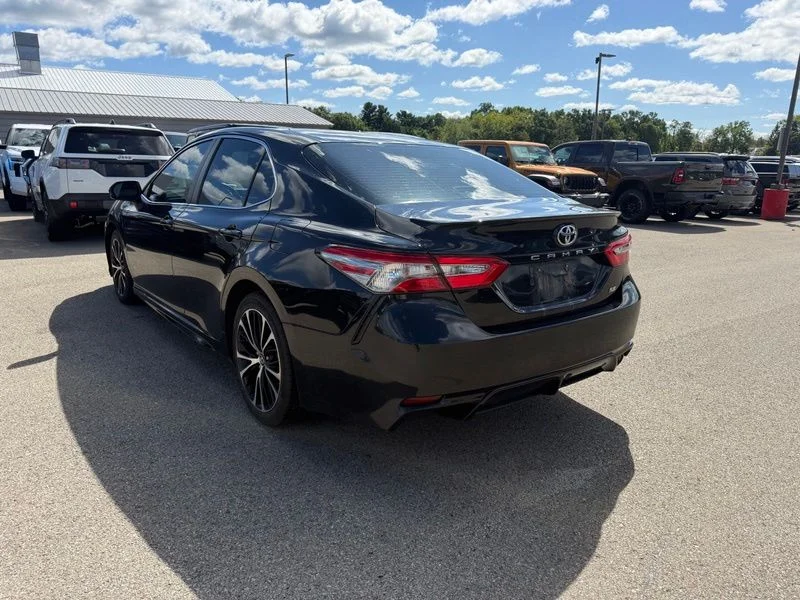 Used 2018 Black Toyota SE image 13