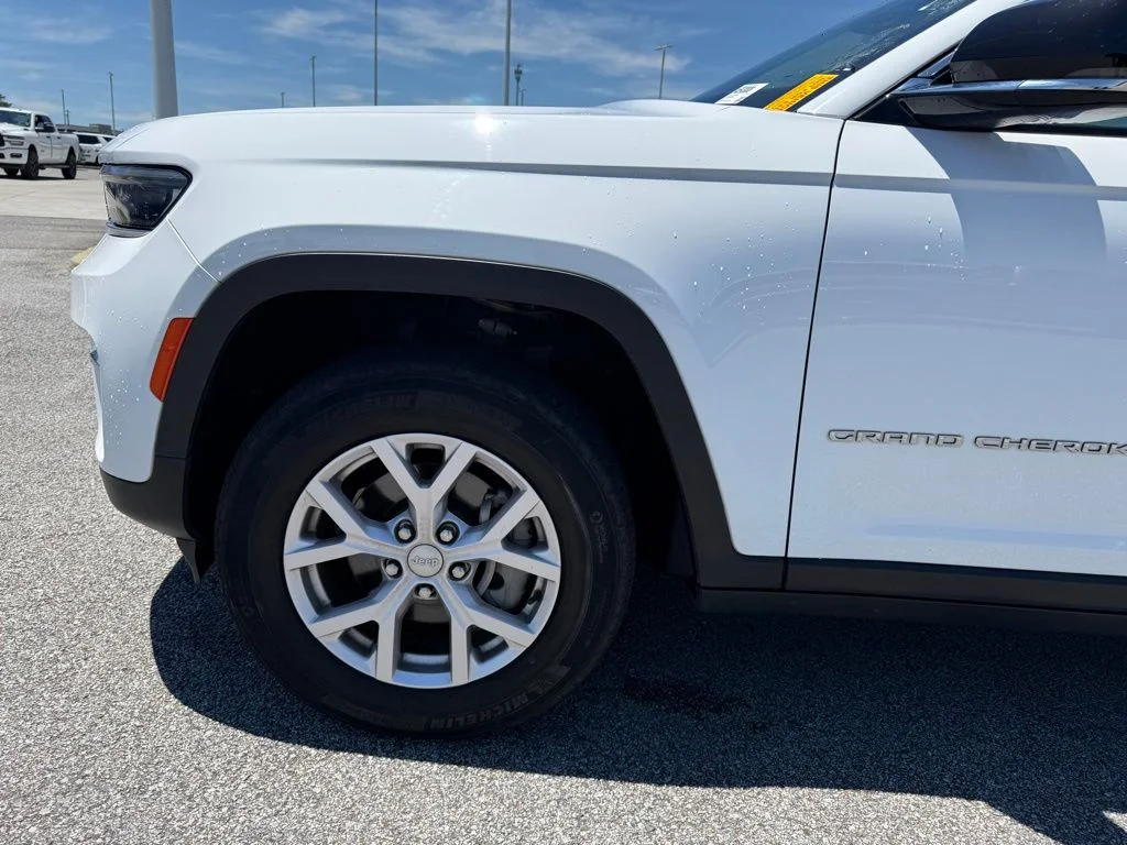 Used 2022 White Jeep Limited image 21