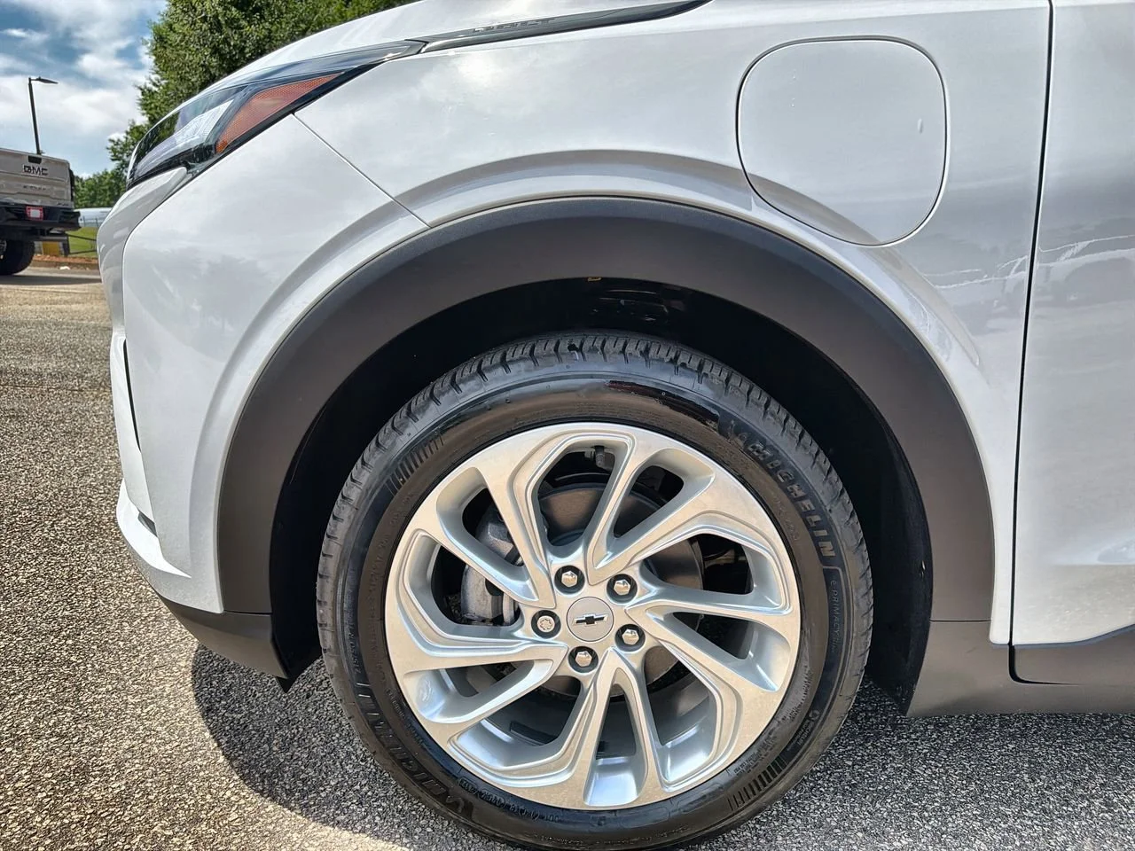 New 2027 Summit White Chevrolet LT image 28