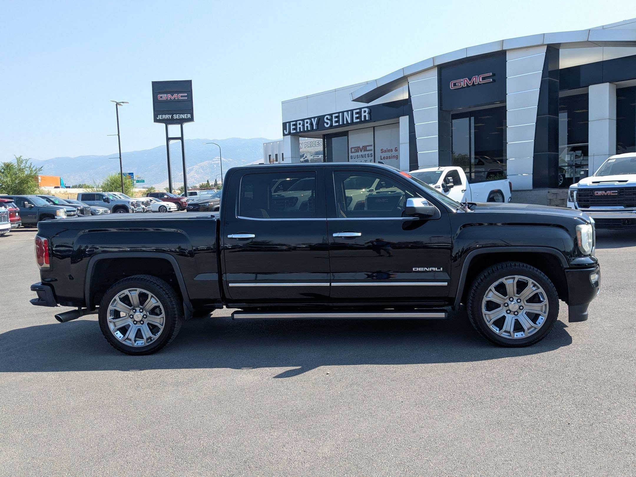 Used 2017 ONYX BLACK GMC Denali image 6