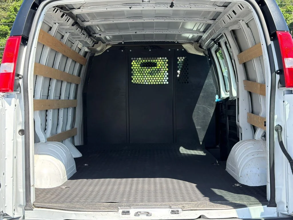 Used 2024 White GMC Work Van image 19
