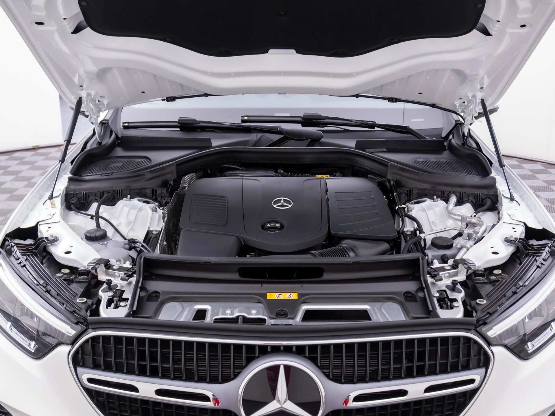 New 2026 White Mercedes-Benz GLC 300 image 29