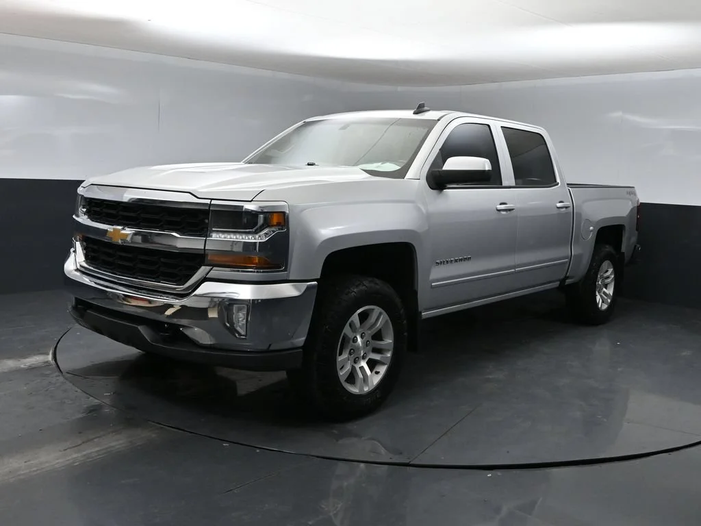 Used 2017 Silver Ice Metallic Chevrolet LT image 5