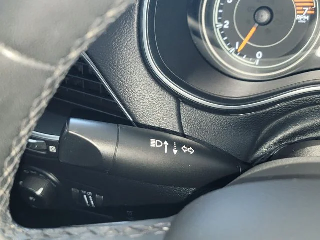 Used 2022 White Jeep Latitude Lux image 18