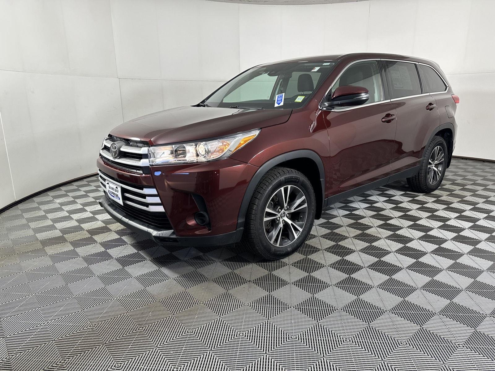 Used 2019 Ooh La La Rouge Mica Toyota LE image 5