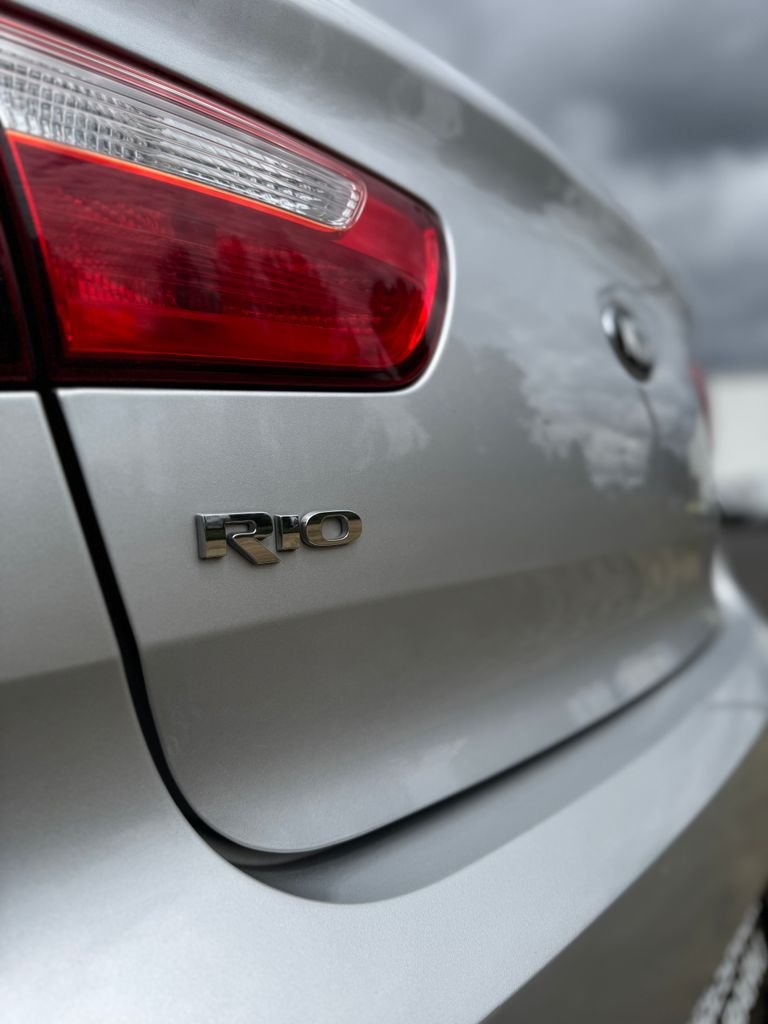 Used 2016 Bright Silver Metallic Kia LX image 26