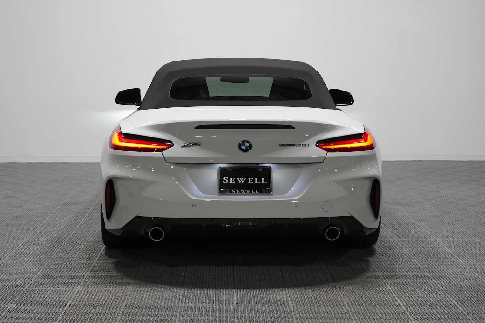 New 2026 Alpine White BMW sDrive30i image 5