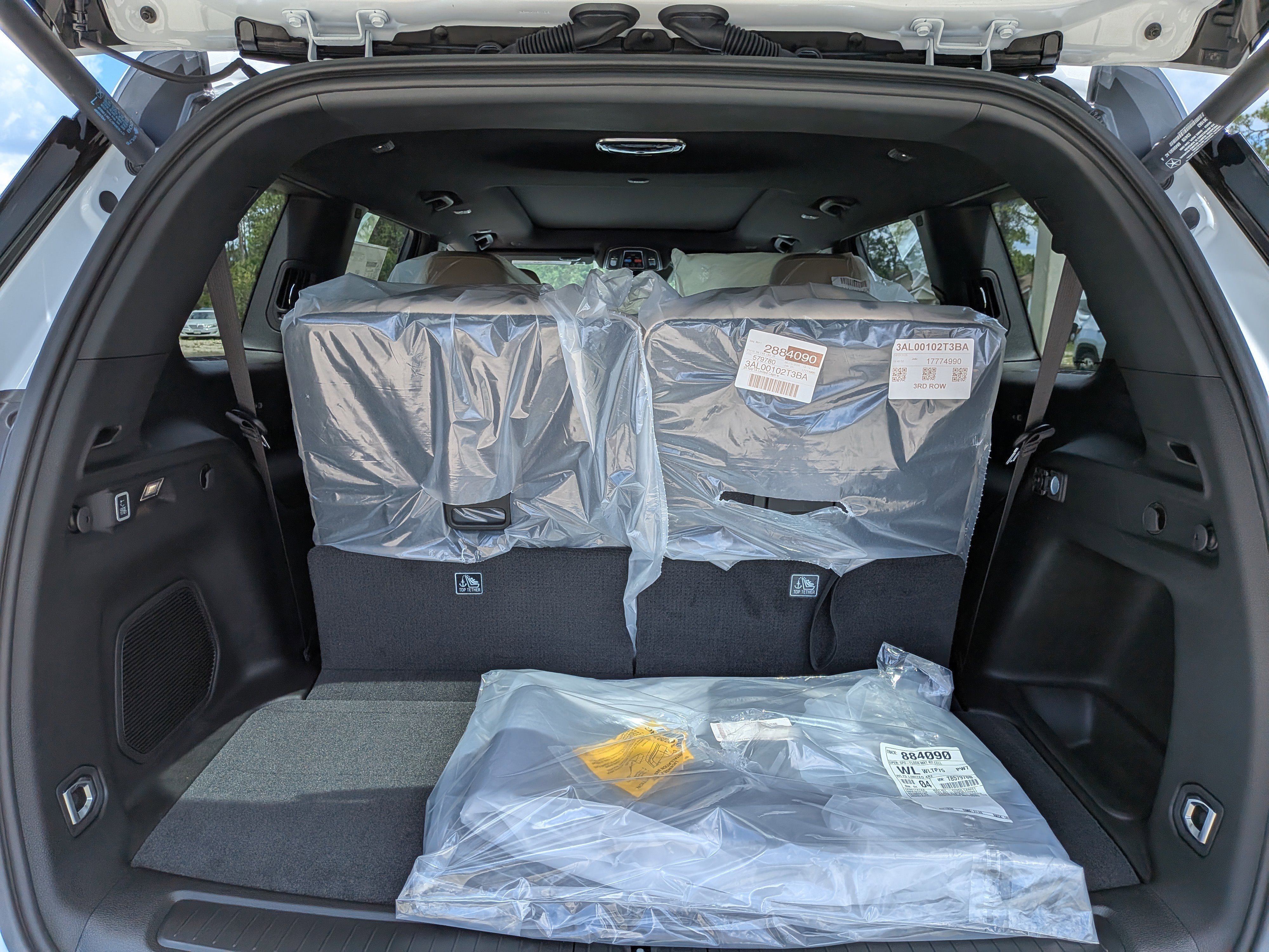 New 2026 Bright White Clear-Coat Exterior Paint Jeep Limited image 12