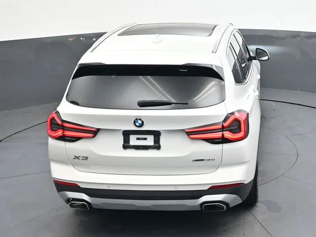 Used 2024  BMW xDrive30i image 25