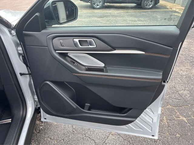 New 2026 Space White Metallic Ford Tremor® image 44