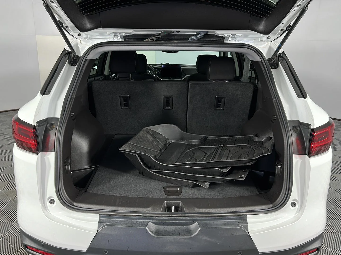 Used 2024 Summit White Chevrolet LT image 23