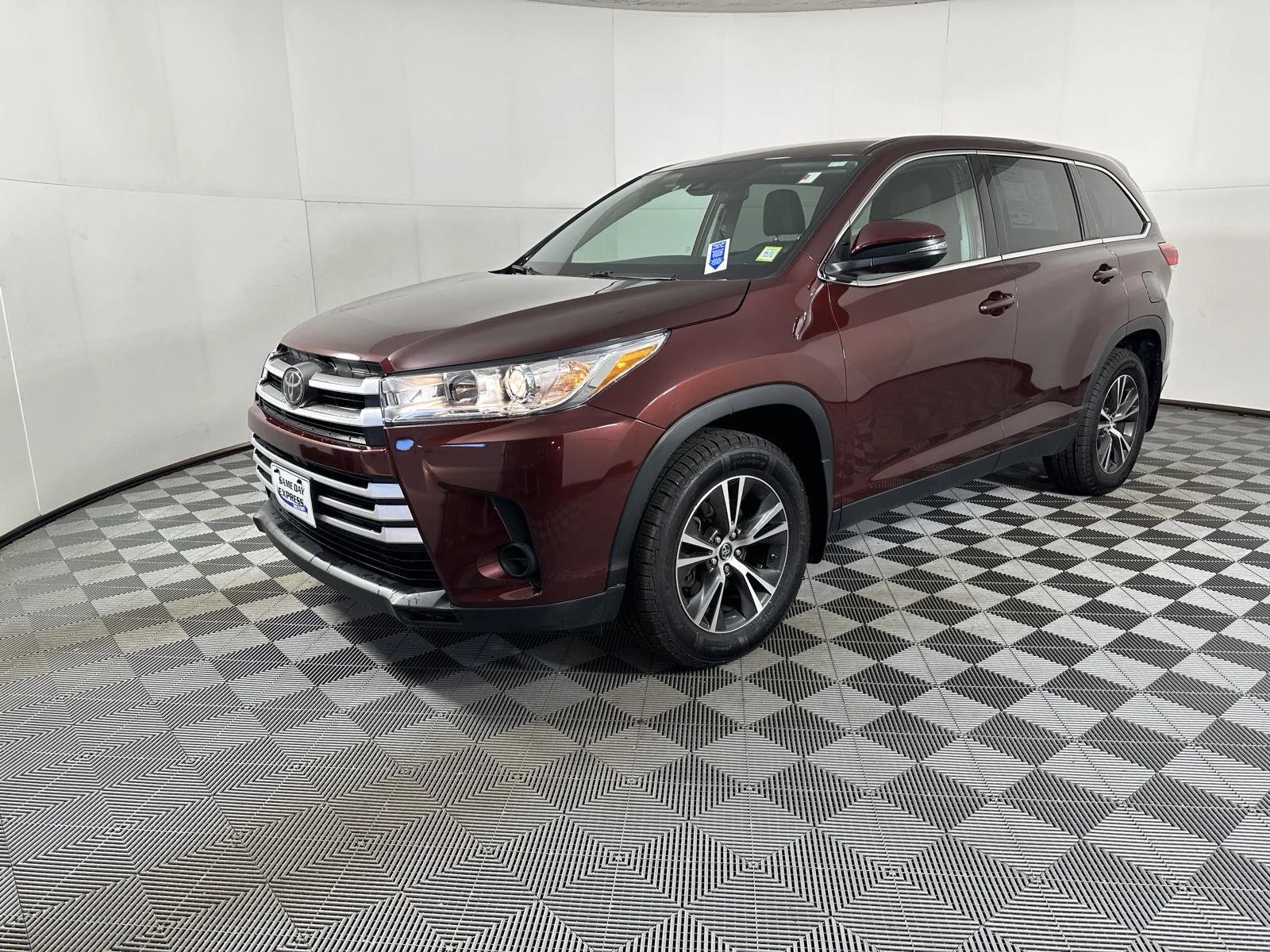 Used 2019 Ooh La La Rouge Mica Toyota LE image 5