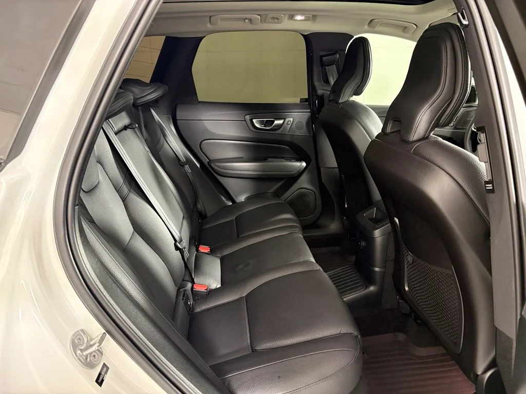 Used 2024 White Volvo T8 Plus Dark Theme image 38