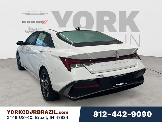 Used 2025 White Hyundai SEL Convenience image 3