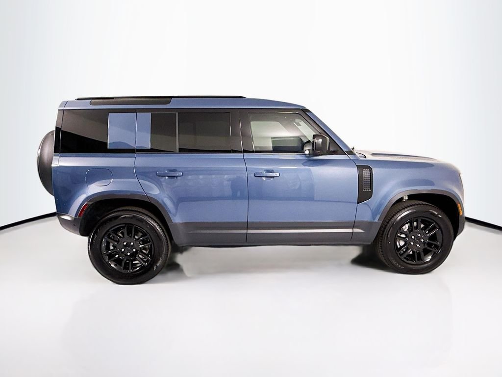 Used 2026 Tasman Blue Metallic Land Rover S image 4