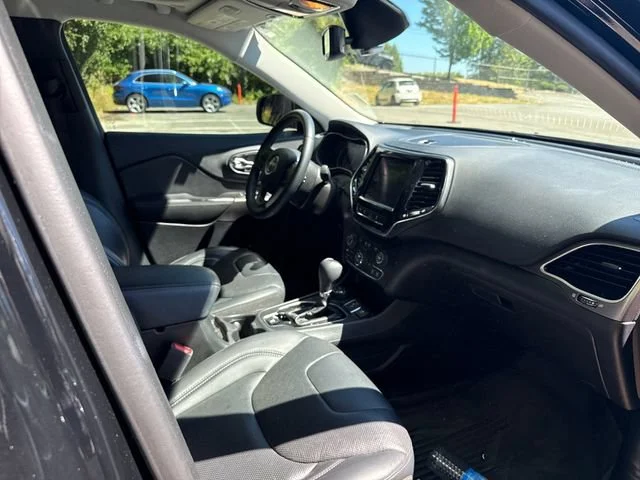 Used 2019 Diamond Black Crystal Pearlcoat Jeep Limited image 9