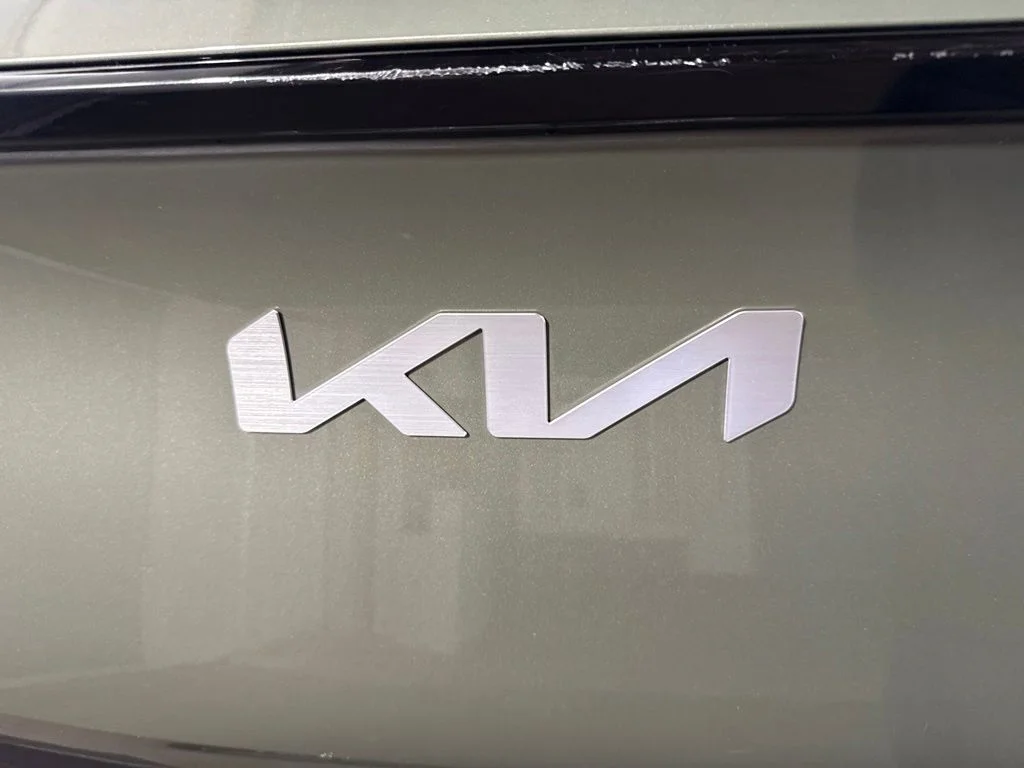 Used 2025 Green Kia LX image 18
