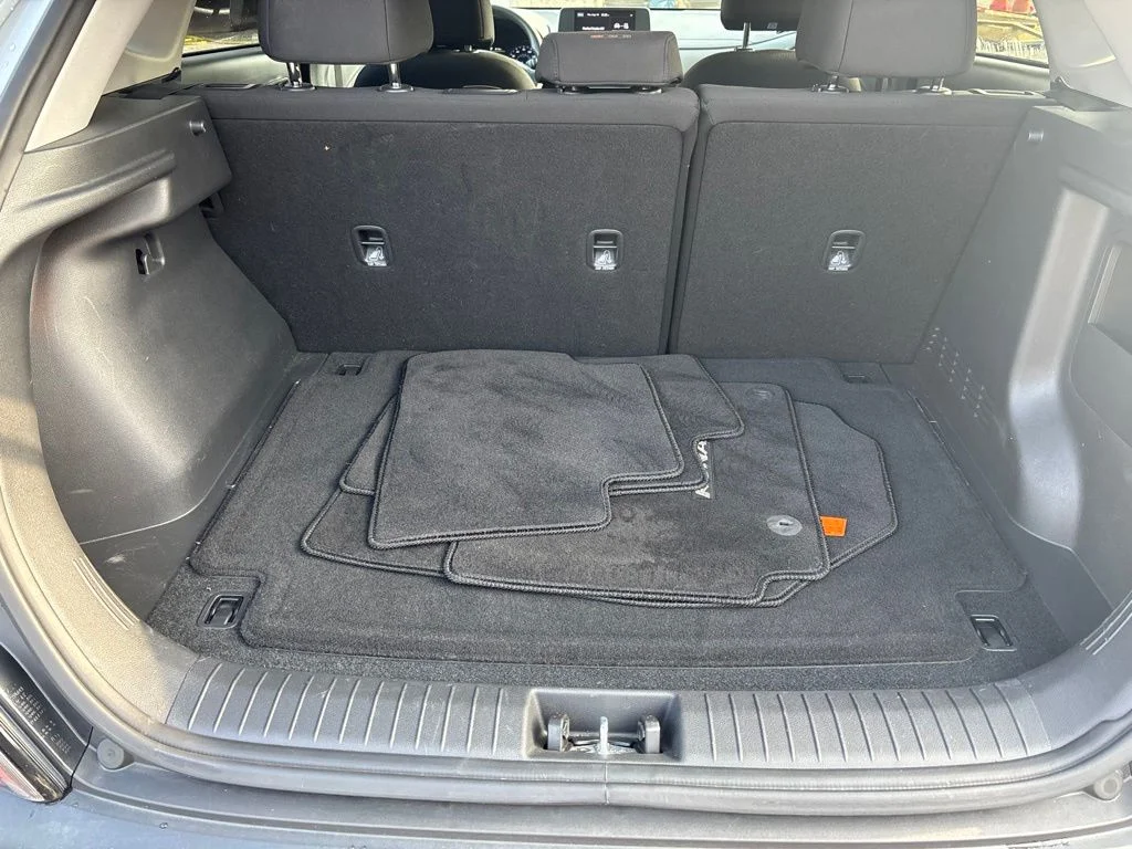 Used 2022 Silver Hyundai SEL image 13