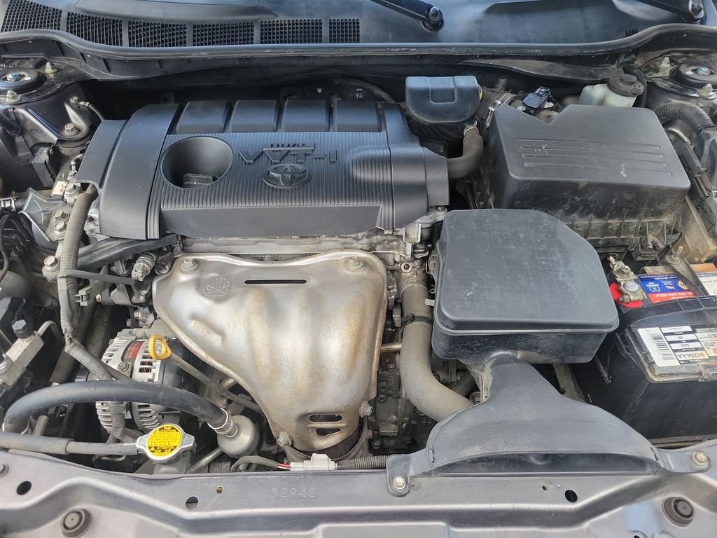 Used 2011 Gray Toyota LE image 8