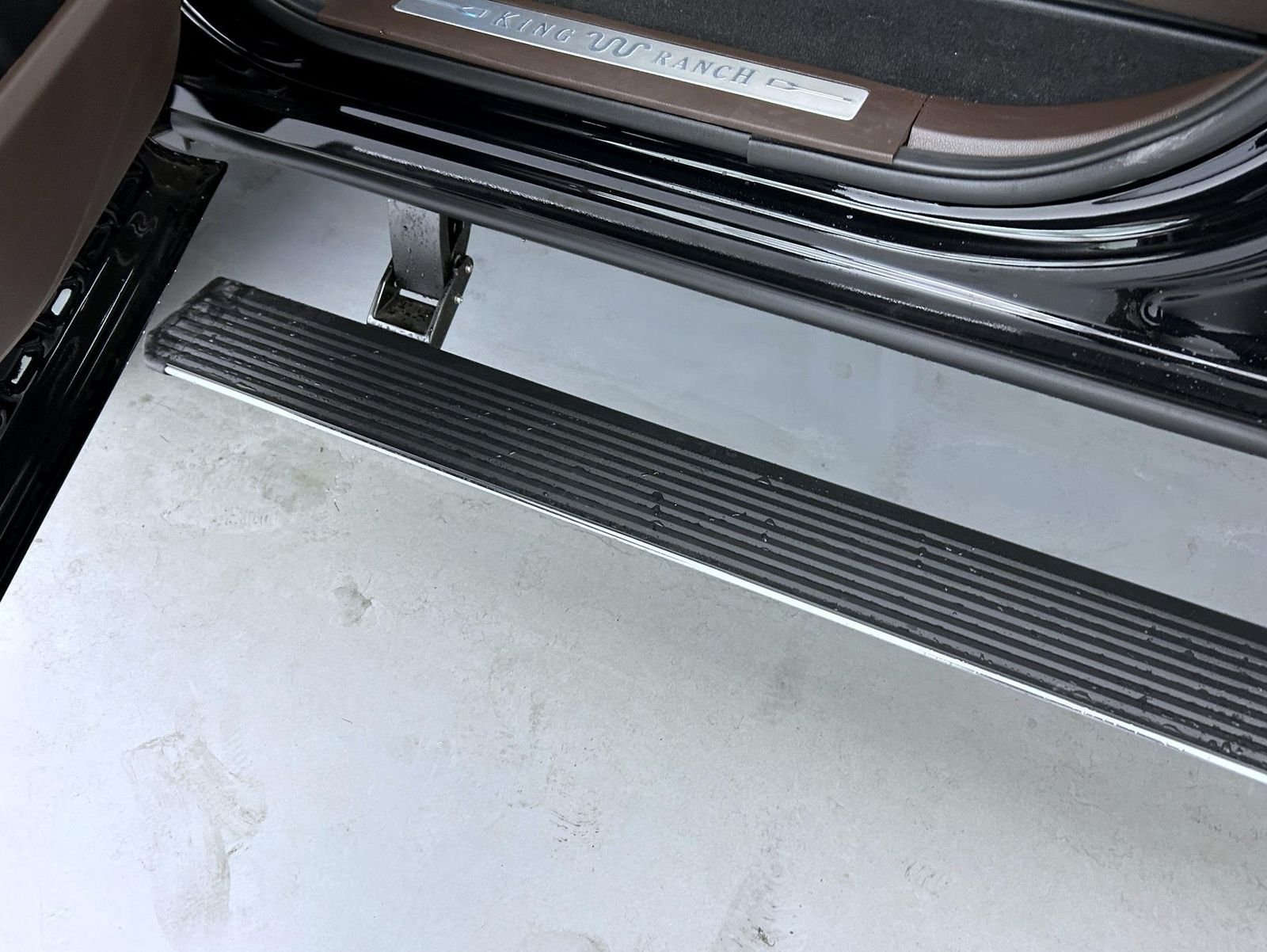 New 2026 Agate Black Metallic Ford King Ranch image 9