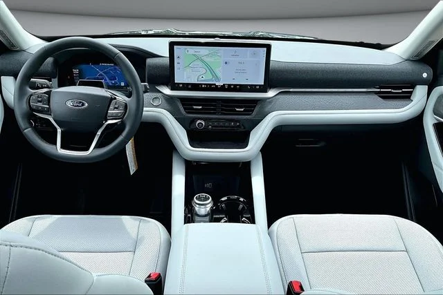New 2026 Black Ford Platinum image 5