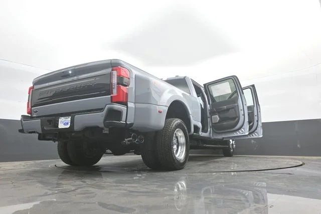 New 2026 Glacier Gray Metallic Tri-Coat Ford F-350® Platinum® image 44